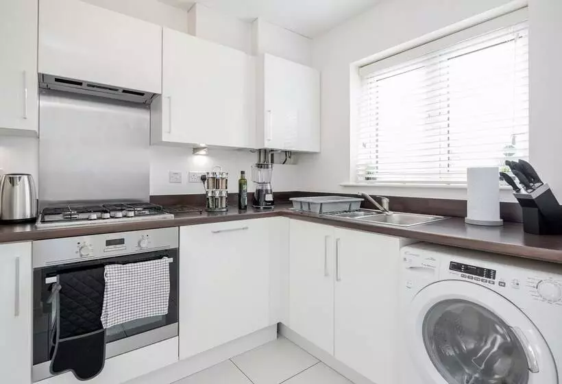 レジデンス Lovely 2 Bed House With 2 Bathrooms In Dartford