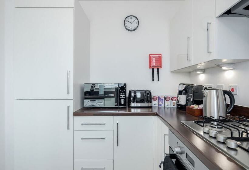 レジデンス Lovely 2 Bed House With 2 Bathrooms In Dartford