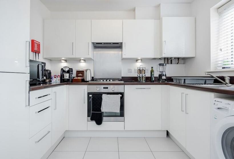 レジデンス Lovely 2 Bed House With 2 Bathrooms In Dartford