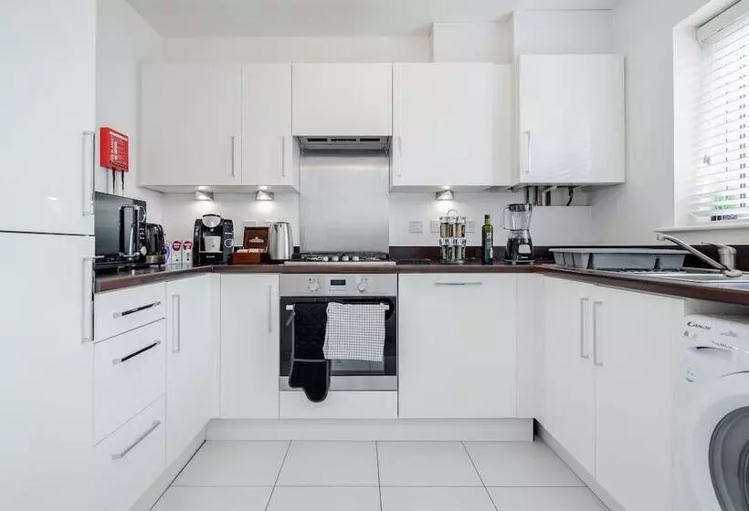 レジデンス Lovely 2 Bed House With 2 Bathrooms In Dartford