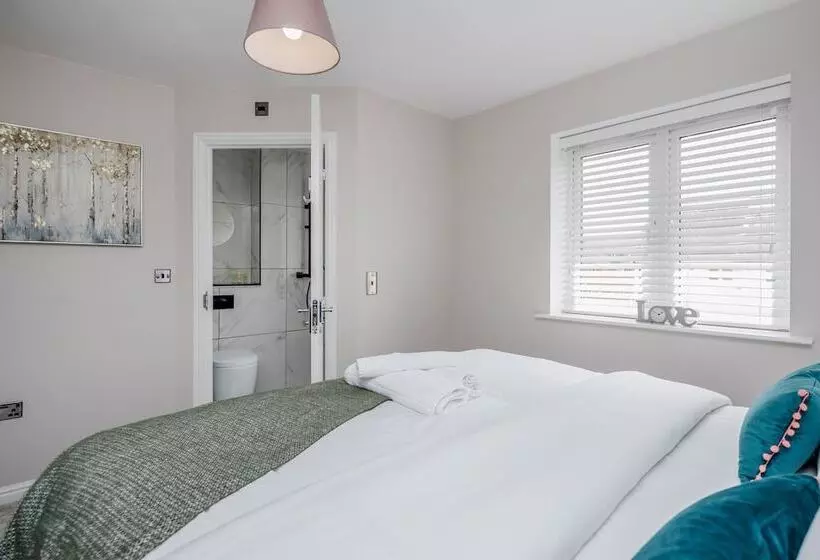 レジデンス Lovely 2 Bed House With 2 Bathrooms In Dartford