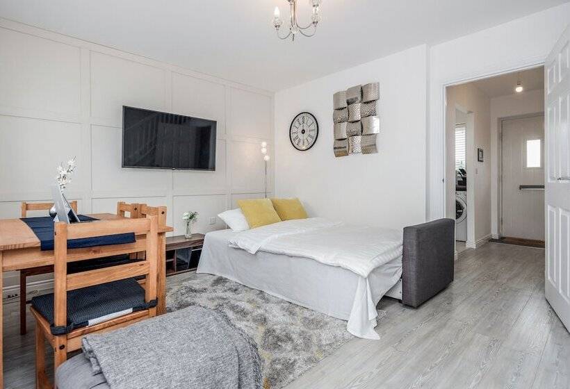 レジデンス Lovely 2 Bed House With 2 Bathrooms In Dartford