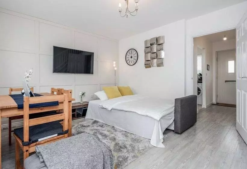 レジデンス Lovely 2 Bed House With 2 Bathrooms In Dartford