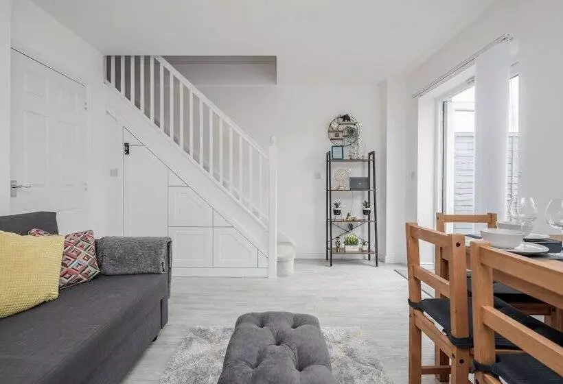 レジデンス Lovely 2 Bed House With 2 Bathrooms In Dartford