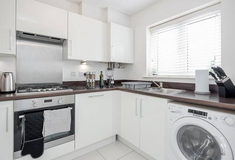レジデンス Lovely 2 Bed House With 2 Bathrooms In Dartford