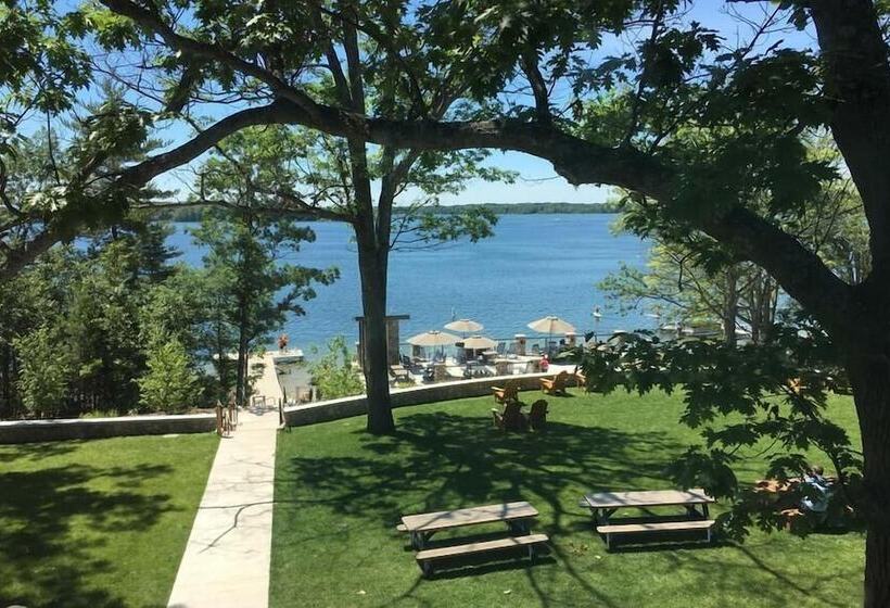 Stone Hotel & Cottages