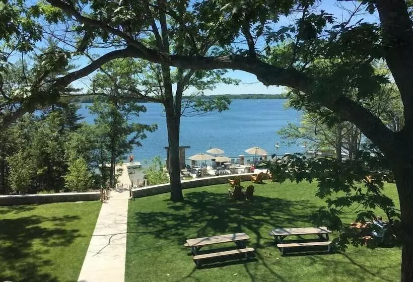 Stone Hotel & Cottages