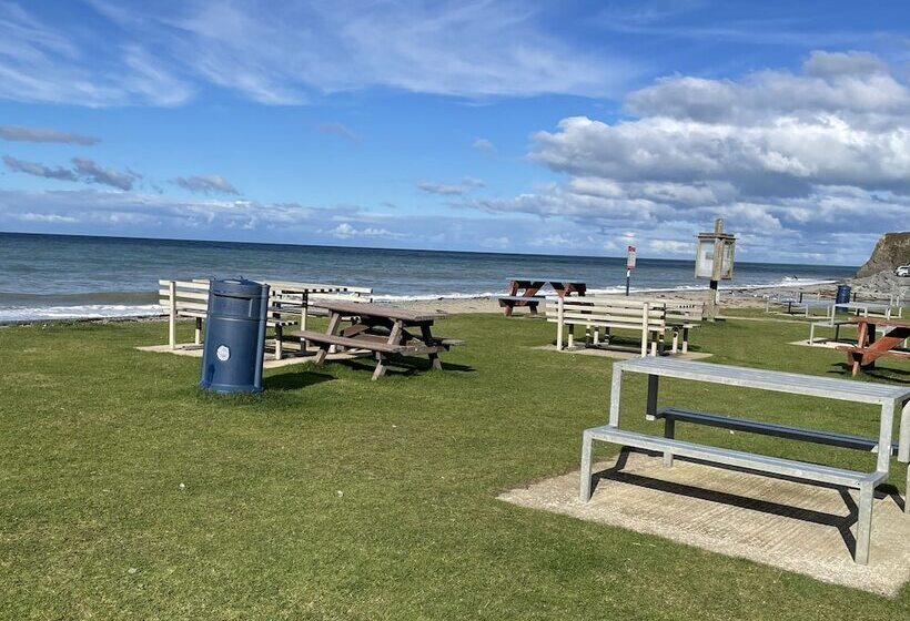 Beautiful 2 Bed Chalet In Aberystwyth