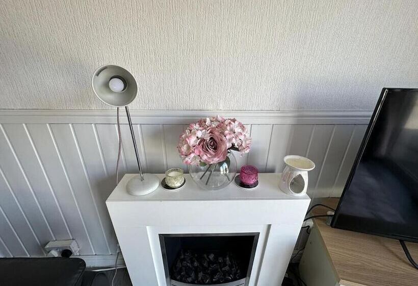 Beautiful 2 Bed Chalet In Aberystwyth