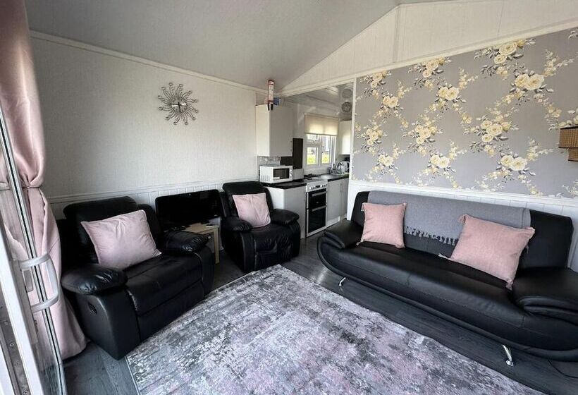 Beautiful 2 Bed Chalet In Aberystwyth