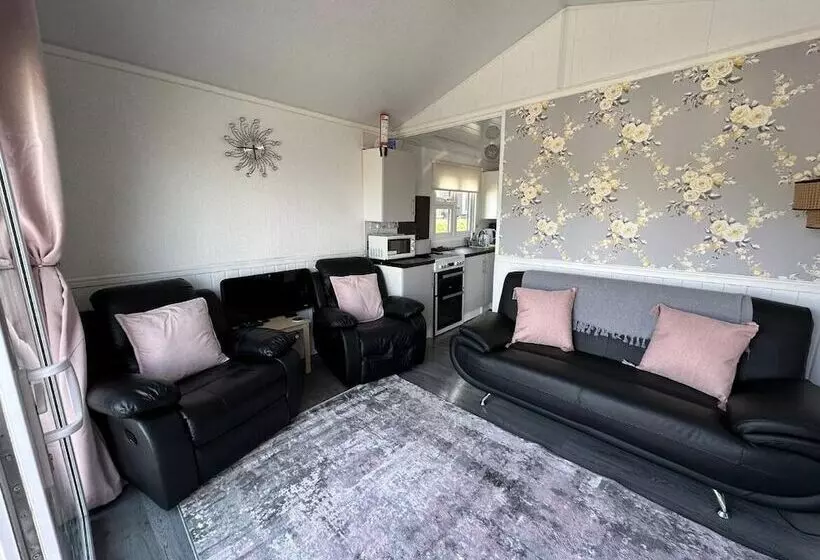 Beautiful 2 Bed Chalet In Aberystwyth