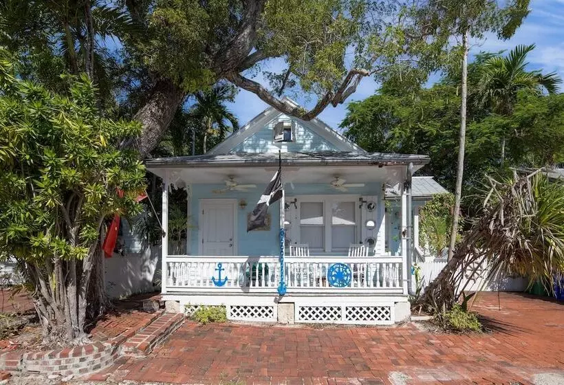 Boat House By Avantstay Character Cottage Central Location W/ Shared Pool Month Long Stays