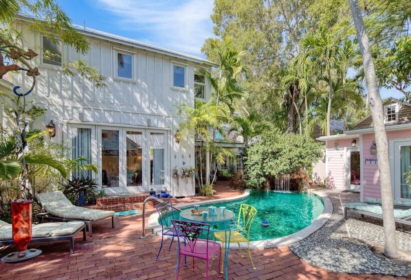 Boat House By Avantstay Character Cottage Central Location W/ Shared Pool Month Long Stays