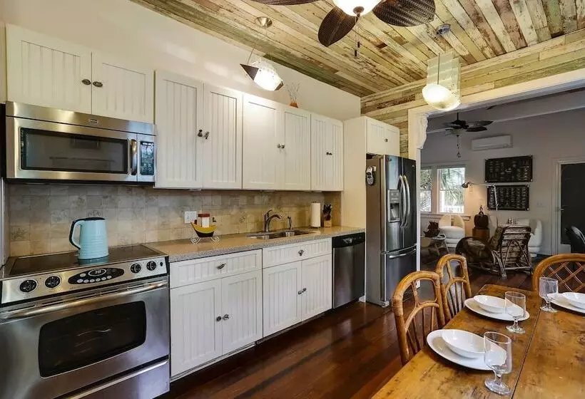 Boat House By Avantstay Character Cottage Central Location W/ Shared Pool Month Long Stays