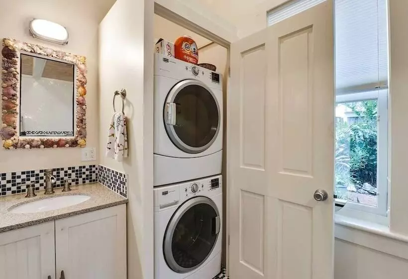 Boat House By Avantstay Character Cottage Central Location W/ Shared Pool Month Long Stays