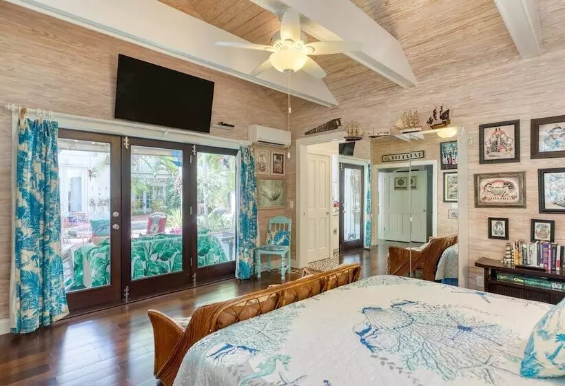 Boat House By Avantstay Character Cottage Central Location W/ Shared Pool Month Long Stays