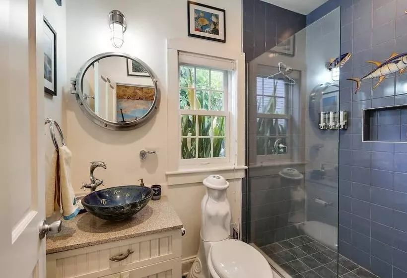 Boat House By Avantstay Character Cottage Central Location W/ Shared Pool Month Long Stays