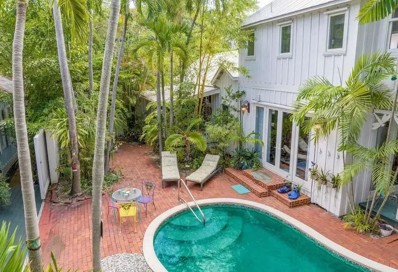 Boat House By Avantstay Character Cottage Central Location W/ Shared Pool Month Long Stays