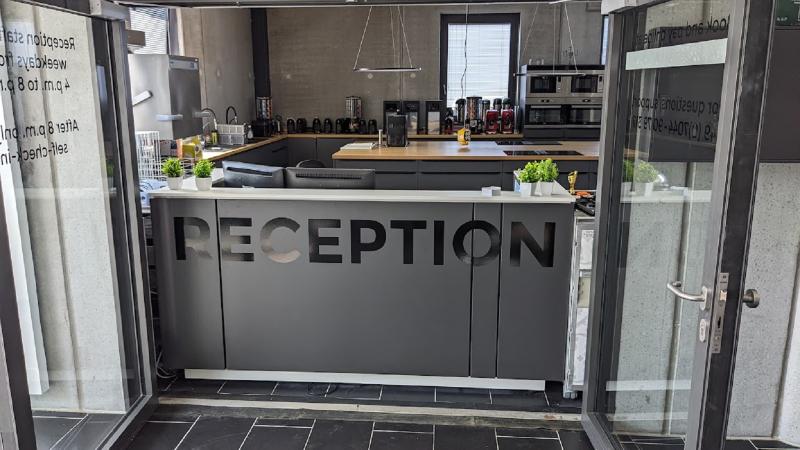 Business Motel, Free Xl Parking, Wifi, Massage Chairs, Sauna, Shared Kitchen, Breakfast 2go, Free So