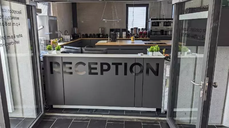 Business Motel, Free Xl Parking, Wifi, Massage Chairs, Sauna, Shared Kitchen, Breakfast 2go, Free So