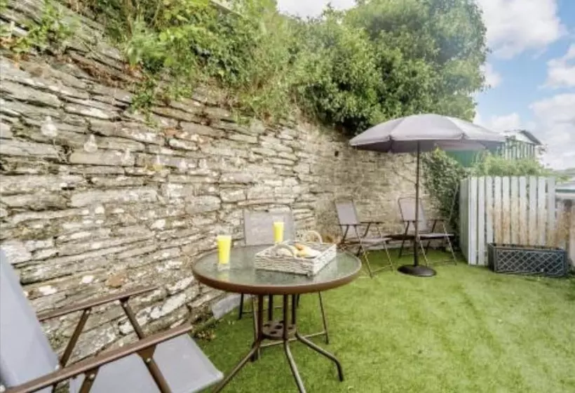 2 Bed, Sleeps 4, Pets Welcome, Parking