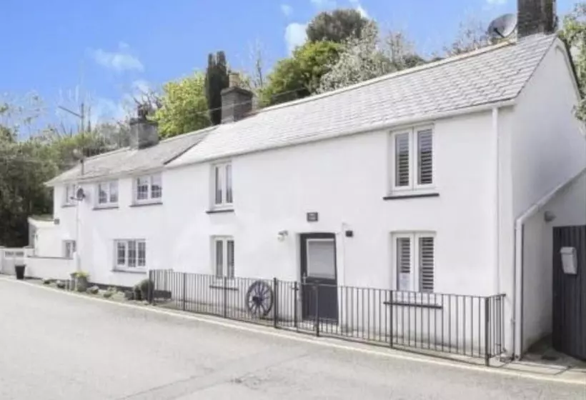 2 Bed, Sleeps 4, Pets Welcome, Parking