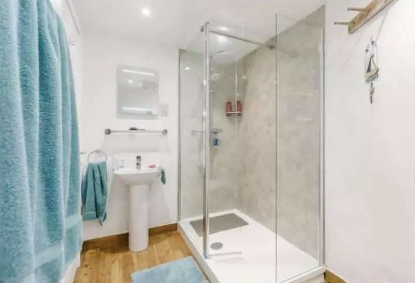 2 Bed, Sleeps 4, Pets Welcome, Parking