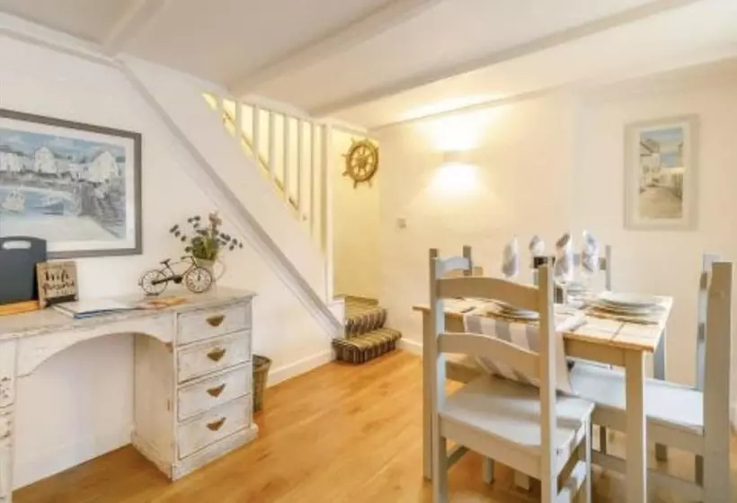 2 Bed, Sleeps 4, Pets Welcome, Parking