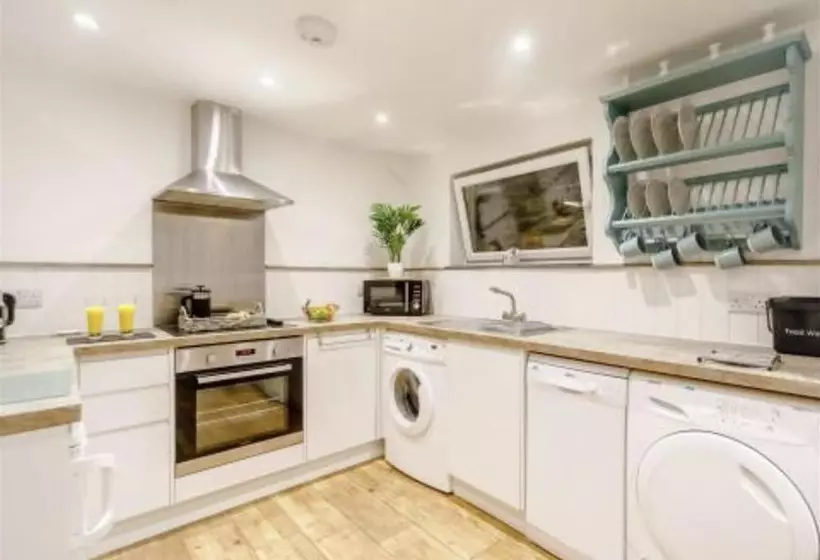 2 Bed, Sleeps 4, Pets Welcome, Parking
