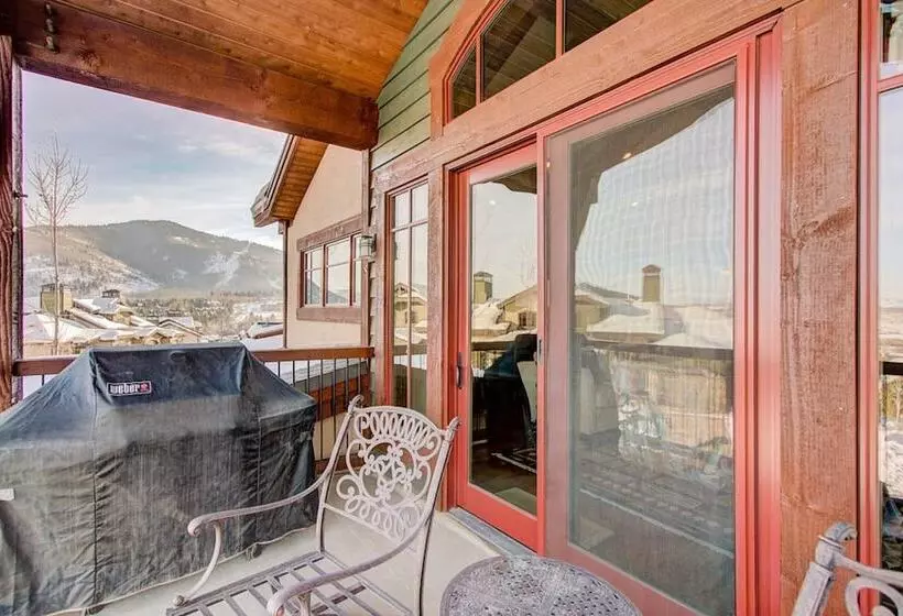 Fairway Ski And Golf Retreat By Avantstay Blocks From The Ski Lift! Beautiful Views W/ Hot Tub