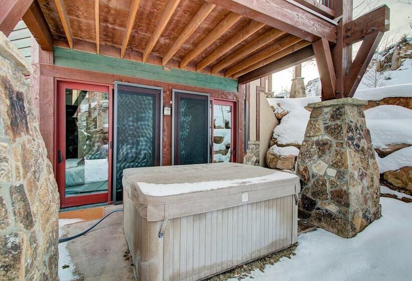 Fairway Ski And Golf Retreat By Avantstay Blocks From The Ski Lift! Beautiful Views W/ Hot Tub