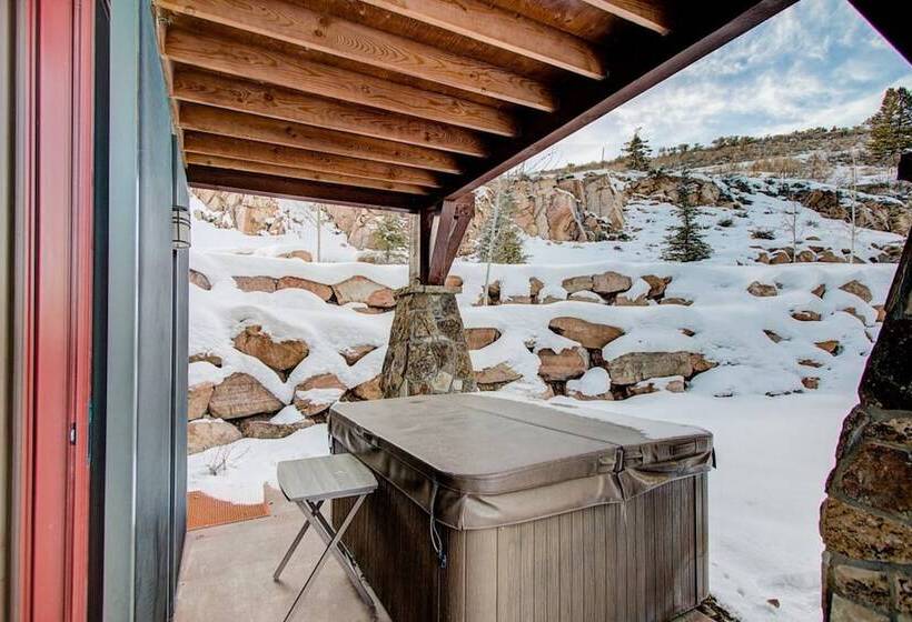 Fairway Ski And Golf Retreat By Avantstay Blocks From The Ski Lift! Beautiful Views W/ Hot Tub