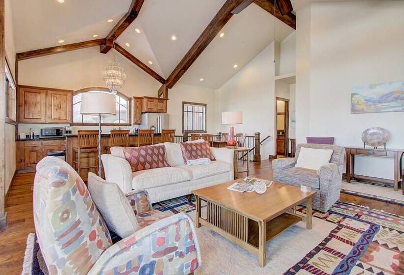 Fairway Ski And Golf Retreat By Avantstay Blocks From The Ski Lift! Beautiful Views W/ Hot Tub