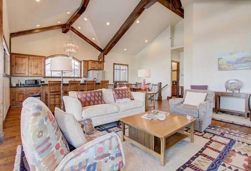 Fairway Ski And Golf Retreat By Avantstay Blocks From The Ski Lift! Beautiful Views W/ Hot Tub