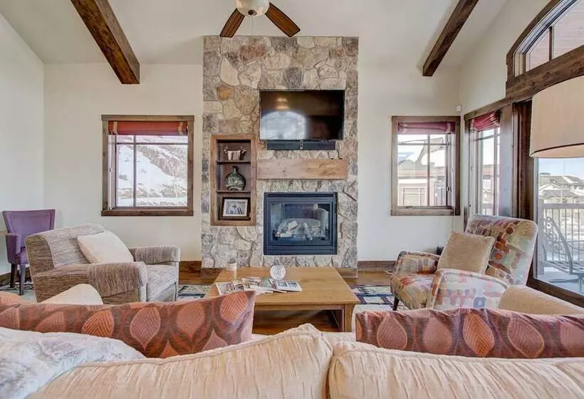 Fairway Ski And Golf Retreat By Avantstay Blocks From The Ski Lift! Beautiful Views W/ Hot Tub