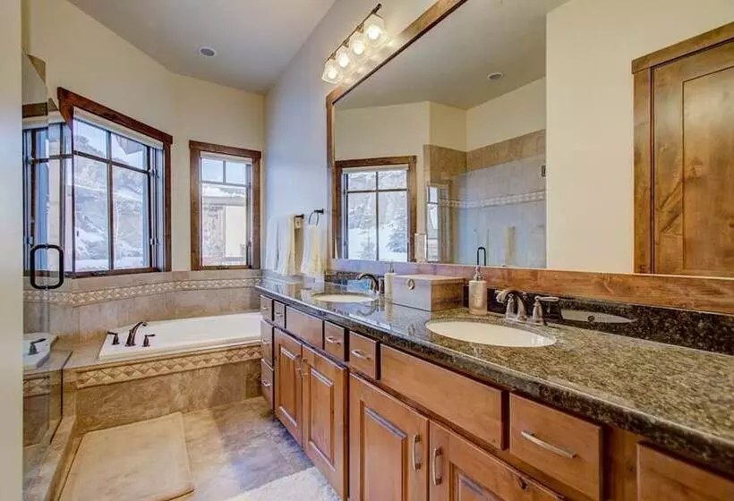 Fairway Ski And Golf Retreat By Avantstay Blocks From The Ski Lift! Beautiful Views W/ Hot Tub