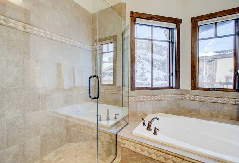 Fairway Ski And Golf Retreat By Avantstay Blocks From The Ski Lift! Beautiful Views W/ Hot Tub