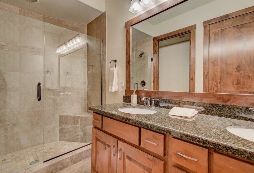 Fairway Ski And Golf Retreat By Avantstay Blocks From The Ski Lift! Beautiful Views W/ Hot Tub