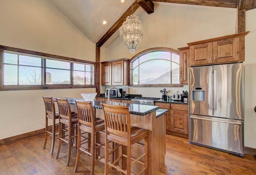 Fairway Ski And Golf Retreat By Avantstay Blocks From The Ski Lift! Beautiful Views W/ Hot Tub