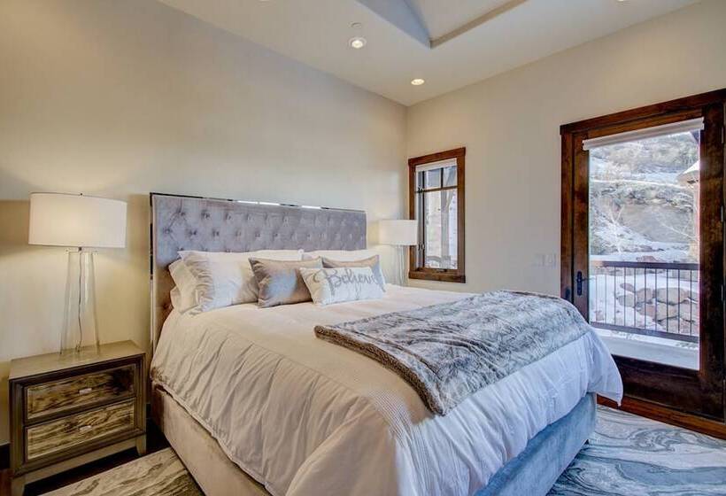 Fairway Ski And Golf Retreat By Avantstay Blocks From The Ski Lift! Beautiful Views W/ Hot Tub