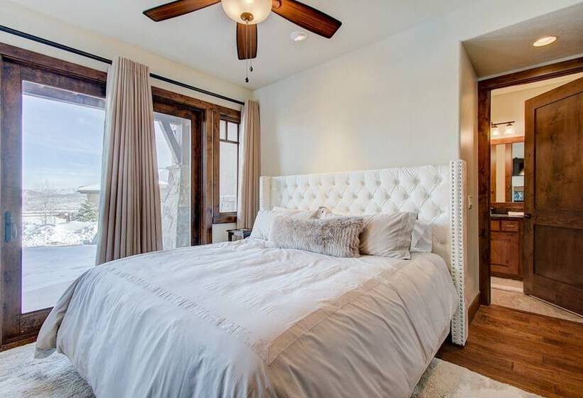 Fairway Ski And Golf Retreat By Avantstay Blocks From The Ski Lift! Beautiful Views W/ Hot Tub