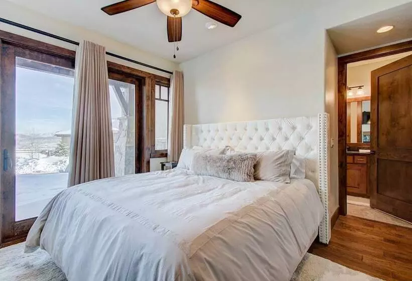 Fairway Ski And Golf Retreat By Avantstay Blocks From The Ski Lift! Beautiful Views W/ Hot Tub