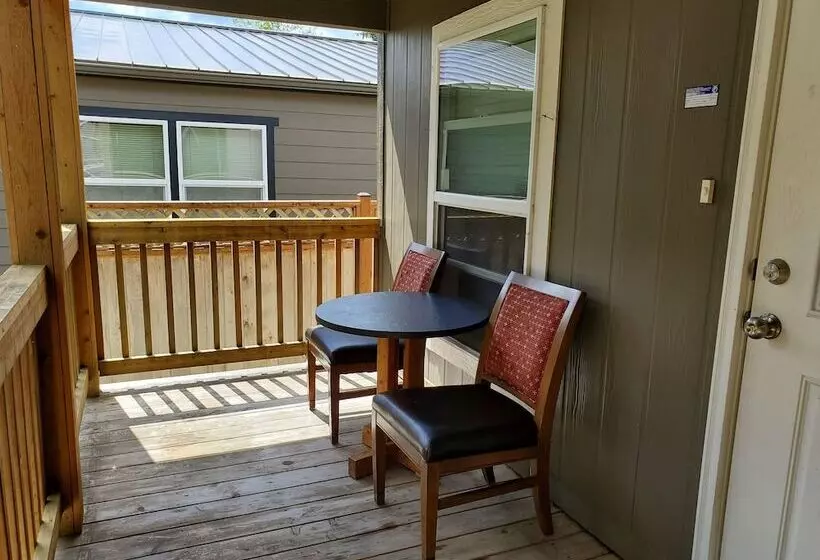 Hotelli 3 Rivers Resort And Guide Service