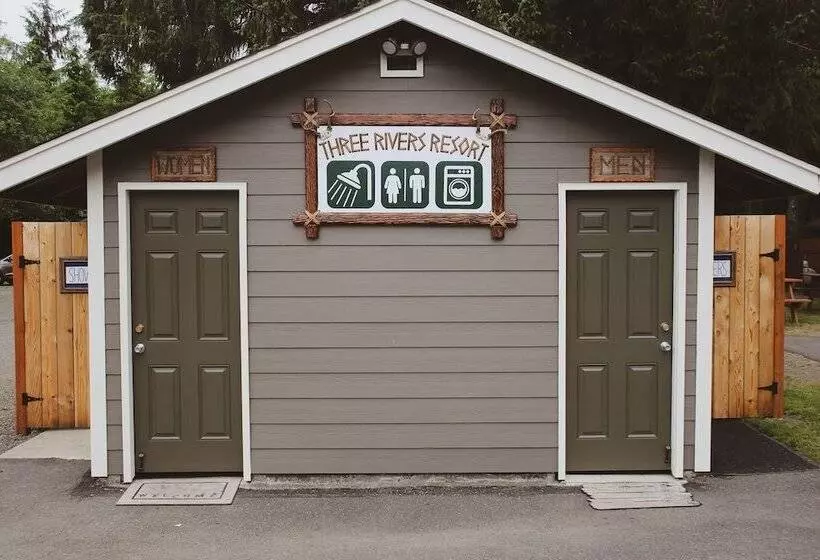 Hotelli 3 Rivers Resort And Guide Service