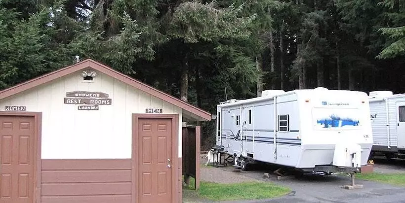 Hotelli 3 Rivers Resort And Guide Service