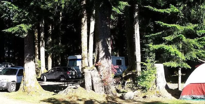 Hotelli 3 Rivers Resort And Guide Service