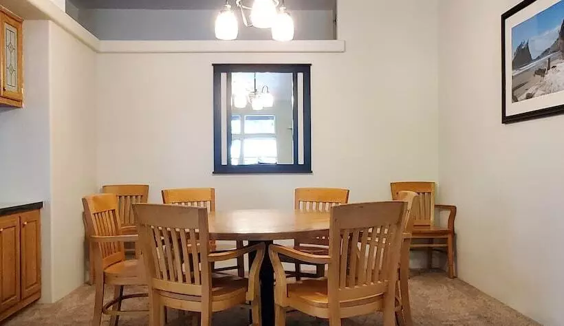 Hotelli 3 Rivers Resort And Guide Service