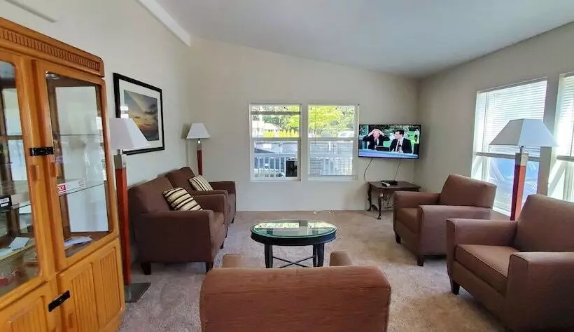 Hotelli 3 Rivers Resort And Guide Service