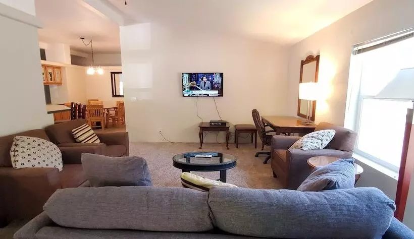 Hotelli 3 Rivers Resort And Guide Service