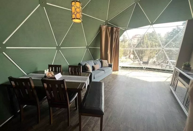 Hotelli Bryce Glamp And Camp